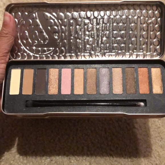 2 Untouched eye shadow pallets - Picture 4 of 8